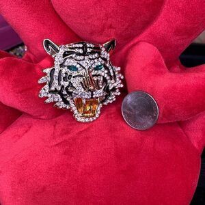 Screaming tiger head brooch